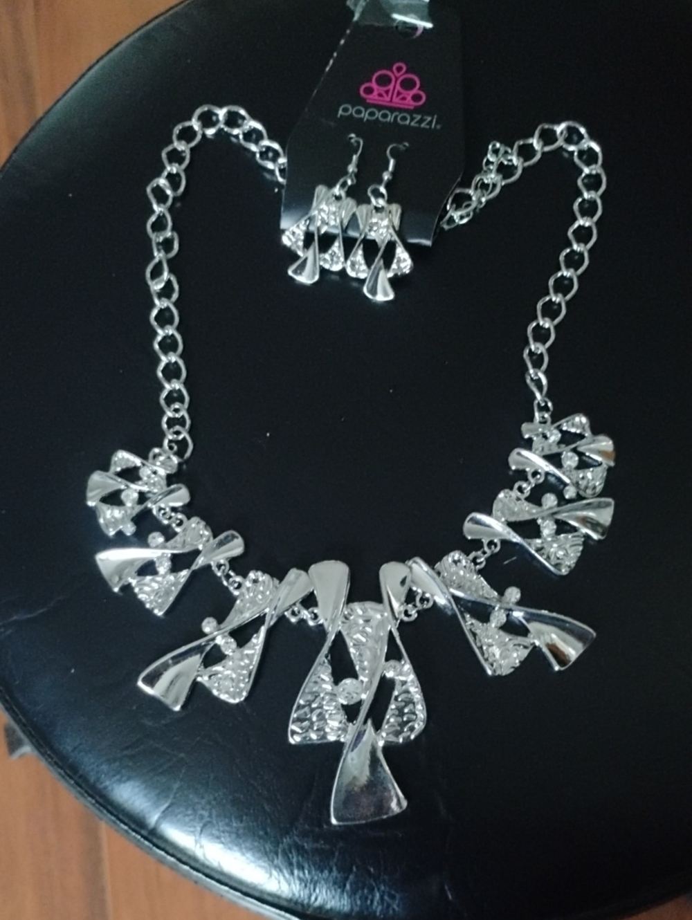 paparazzi Shiny Silver Ribbon Cluster Statement Necklace & Earrings